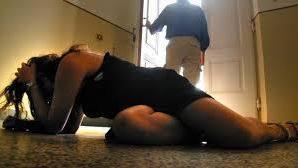 Picchia la suocera, la moglie e il datore di lavoro: arrestato