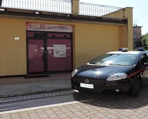Centro estetico abusivo chiuso dai carabinieri 