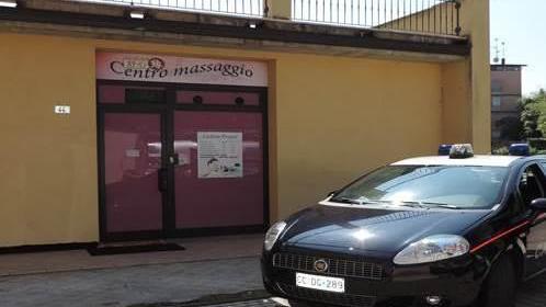 Centro estetico abusivo chiuso dai carabinieri