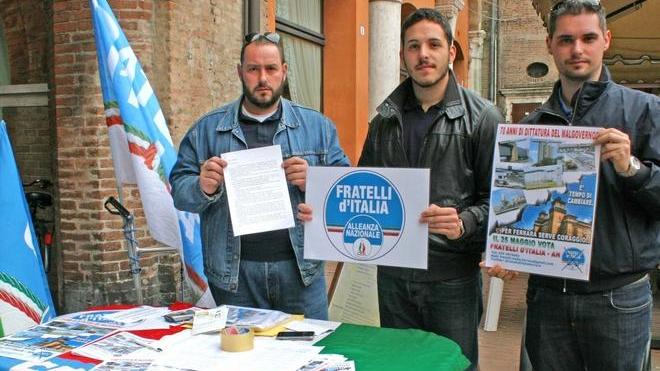 Scintille tra i banchetti per le firme