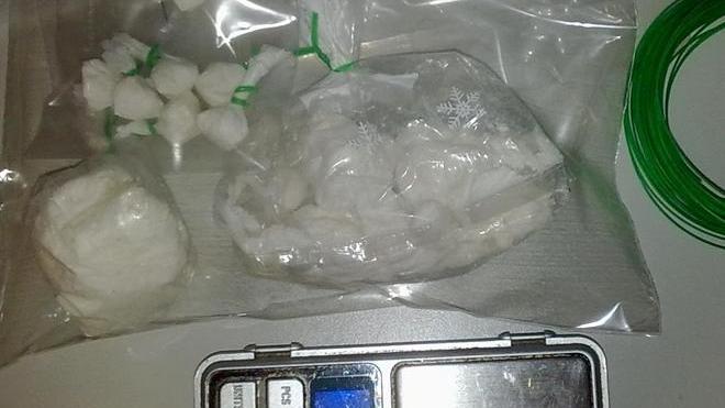 Spacciava cocaina vicino al cimitero