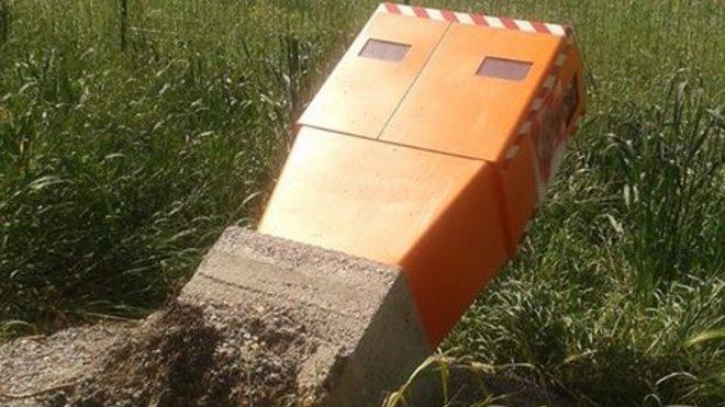 Un “pre-velox” distrutto di notte dai vandali a Fellegara