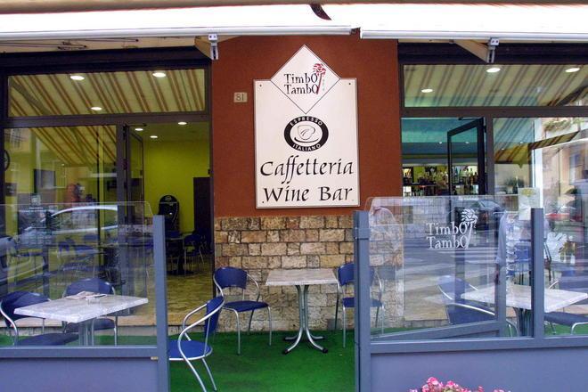 Pestaggio al Timbo Tambo, indagati due giovani 