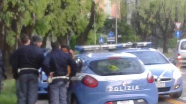 Furibonda lite in viale Caduti in Guerra tra giovani ghanesi e maghrebini