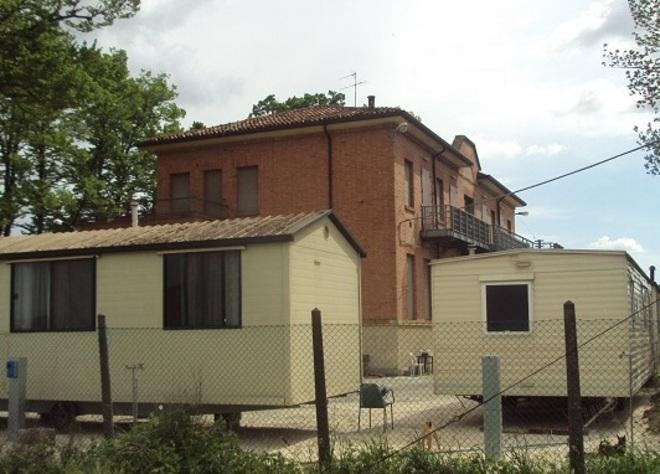 Nomadi “accolti” a Cortile tra mugugni e solidarietà 