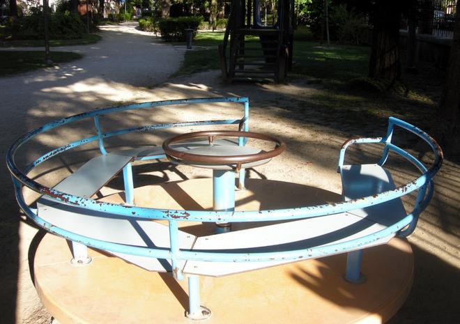 Paura per un bimbo ferito sulla giostra 