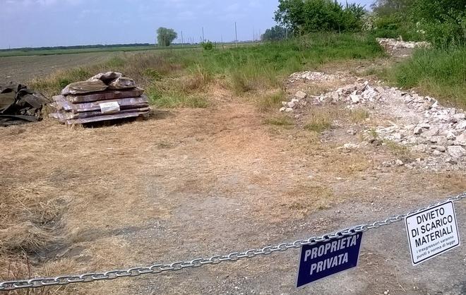 Una discarica di amianto e rottami 
