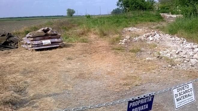 Una discarica di amianto e rottami