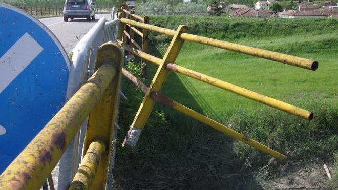 Transenne mobili sul ponte dell’Idice E scatta la protesta
