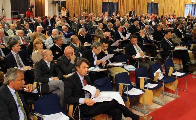 Il corteggiamento a Carife divide i piccoli azionisti 