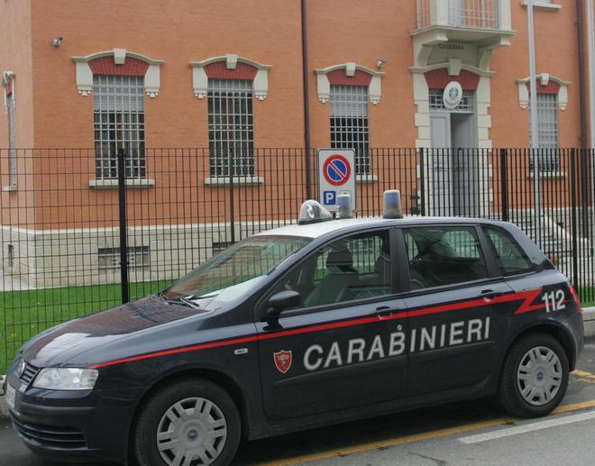 Spaccia droga in casa e viene arrestato 