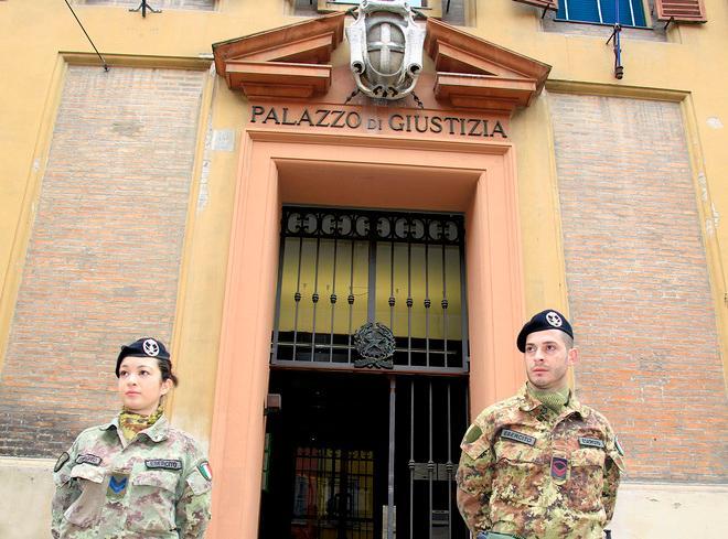 Si spaccia per avvocato: politico a processo 