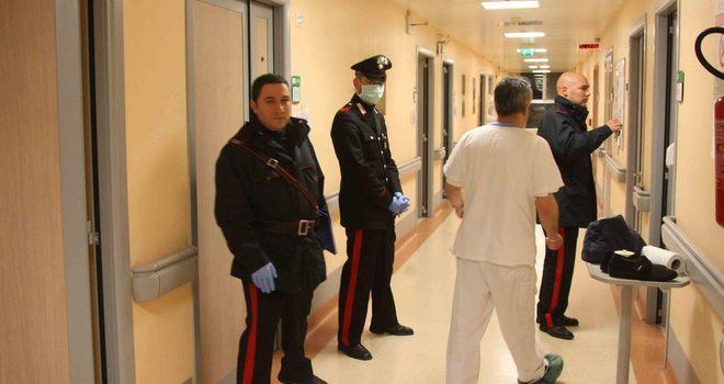 TRAGEDIA A SCANDIANO Spara al figlio in ospedale e poi si uccide