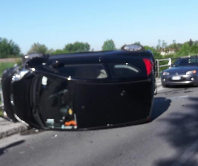 Schianto sul Ponte Nuovo Due feriti e traffico a rilento