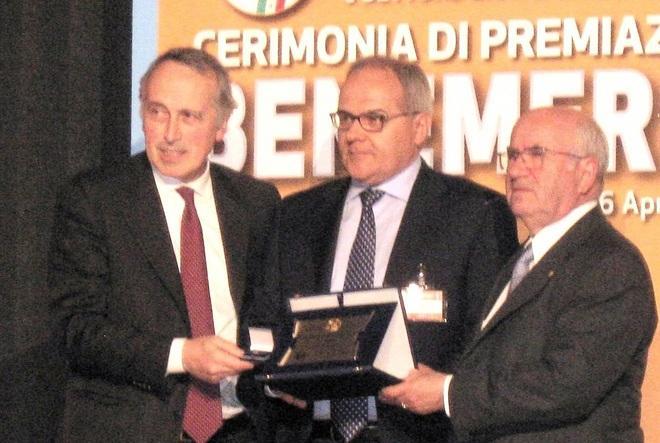 Alberto Arati insignito a Lignano del premio benemerenze Figc