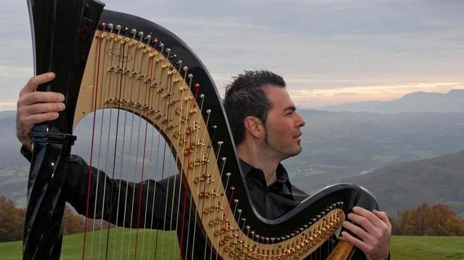 S. Bartolomeo: melodie per arpa nel concerto di Davide Burani