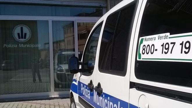 Scatena il caos in strada, preso