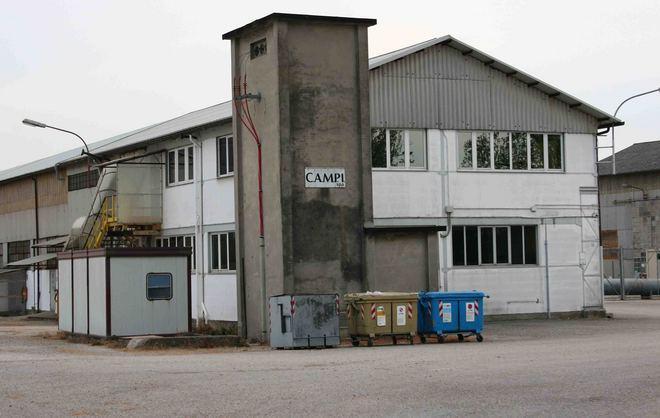 Ferito mentre spegne le fiamme 