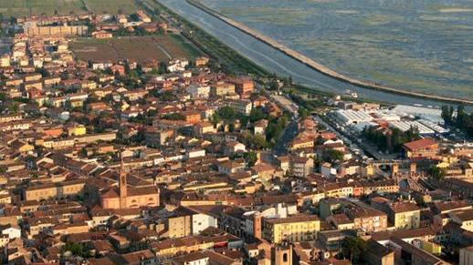 Una linea di bus da oggi al servizio di costa e delta
