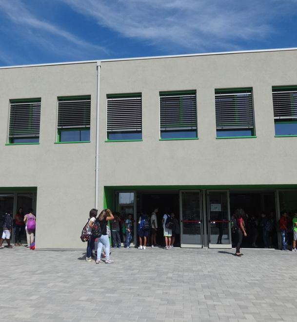 Corporeno, pace fatta al polo scolastico Ma il web è un rebus 