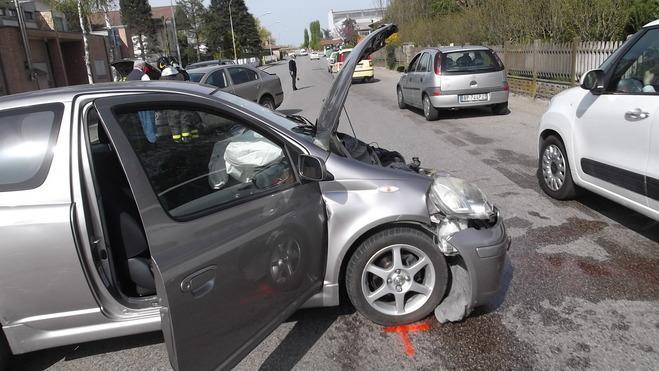 Incidente con tre auto coinvolte