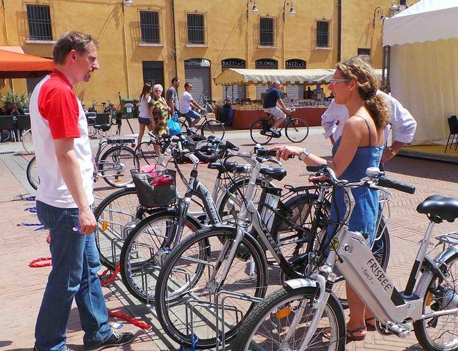 Altroconsumo, apertura show con Elio 