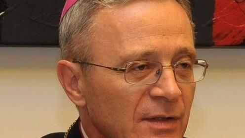E anche monsignor Cavina ha iniziato a “twittare”
