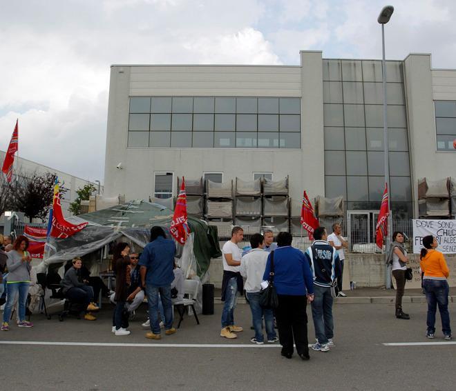 I lavoratori della XXL in corteo sotto il Comune VIDEO 