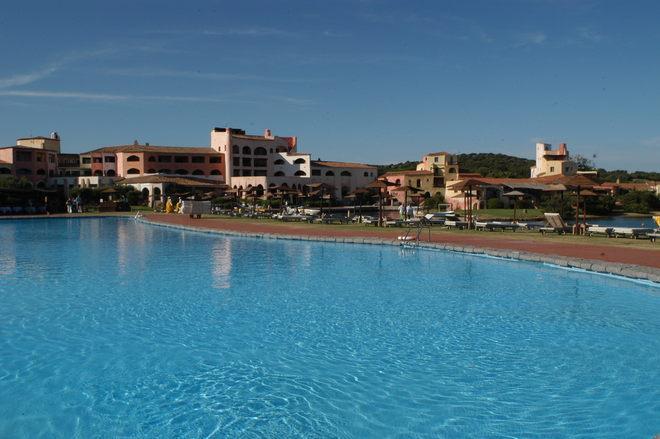 Stop ai lavori nell'hotel dei super vip: non c'è autorizzazione 