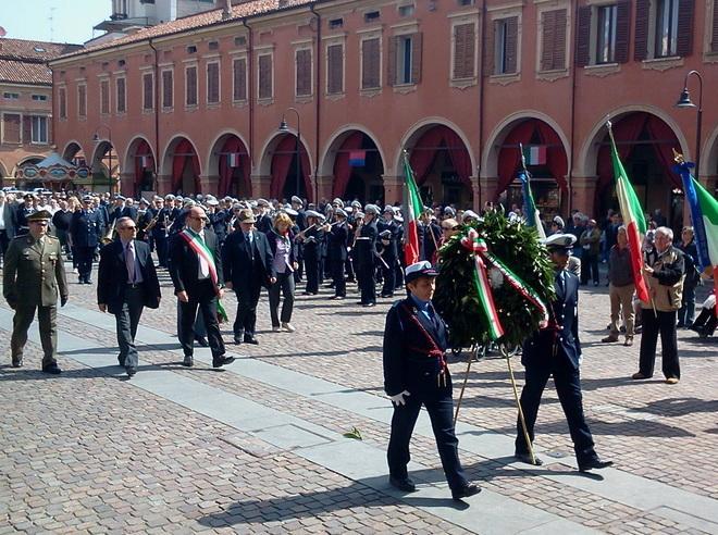 La Liberazione sassolese tra cortei, musica e bici