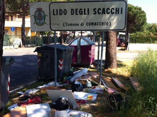 «Scacchi una pattumiera» E arrivano le telecamere 