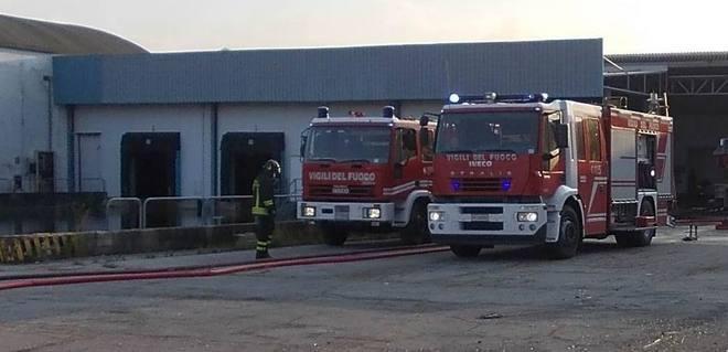 Incendio distrugge i capannoni dismessi dell’ex Latte Ala 