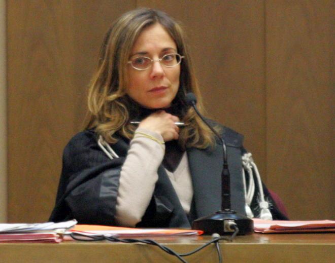 Prende la moglie a frustate per farla convertire all'Islam