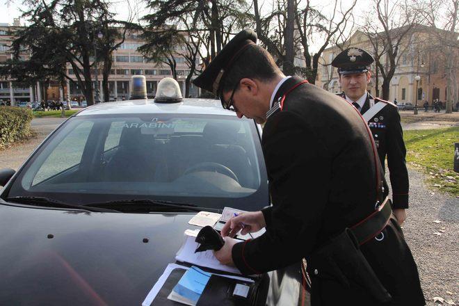 Compra la batteria del cellulare nel negozio dove era stato rubato 