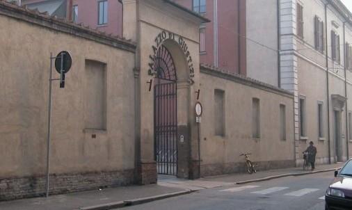 Il cane soffocato con una corda e annegato