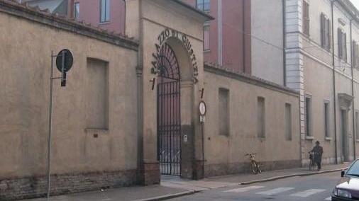 Il cane soffocato con una corda e annegato