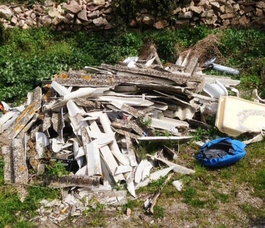 Nella discarica abusiva c’erano 800 chili di eternit 