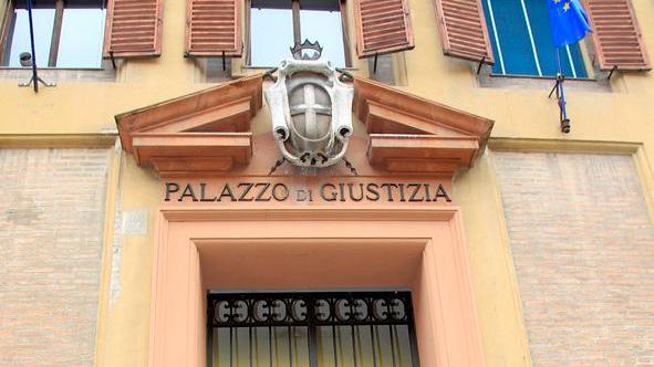 Palpeggiò la nipote durante una festa: zio condannato