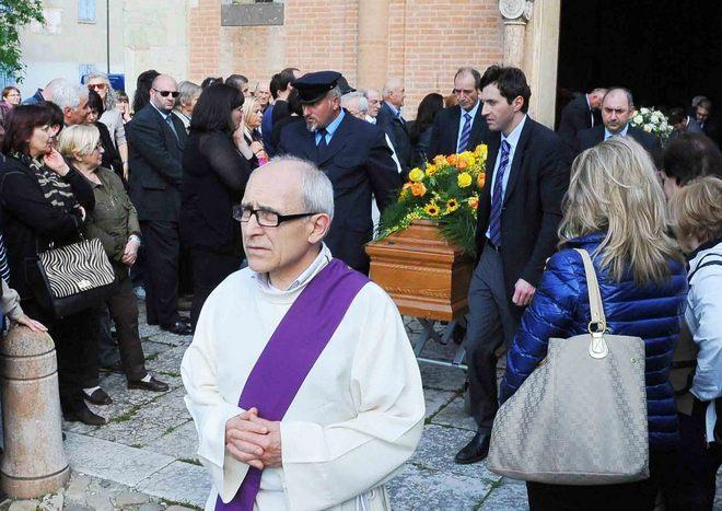 «Morti per un gesto d’amore estremo» 