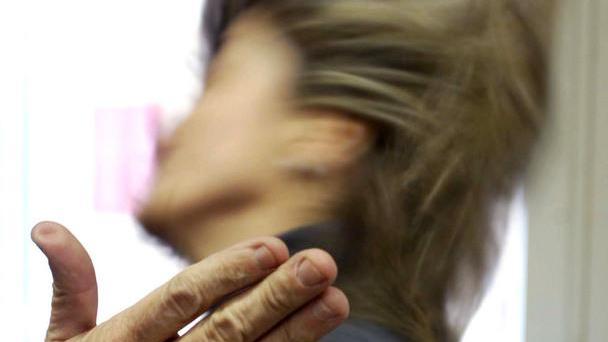 Botte alla compagna incinta: denunciato