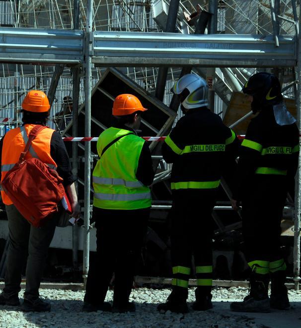 Cede soffitto, operai travolti in Gambro - FOTO -VIDEO
