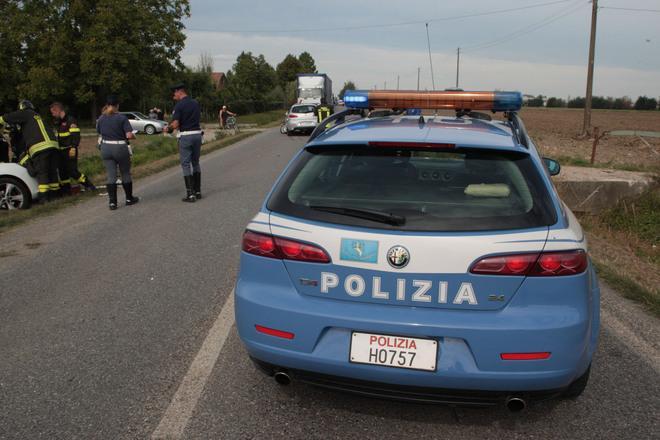 Moto finisce fuori strada,  ferito un uomo di 53 anni
