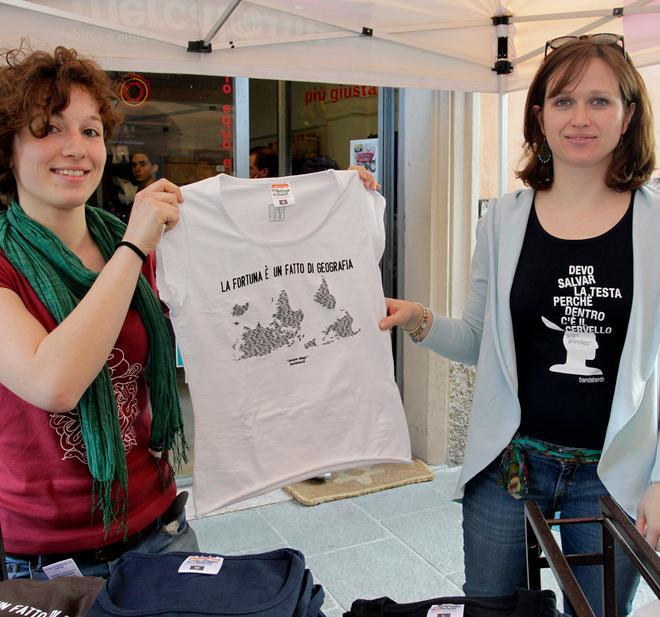 Modena, ecco la maglietta equo-solidale della Coop Oltremare - FOTO - VIDEO