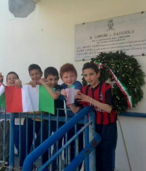 La scuola primaria ha celebrato i caduti