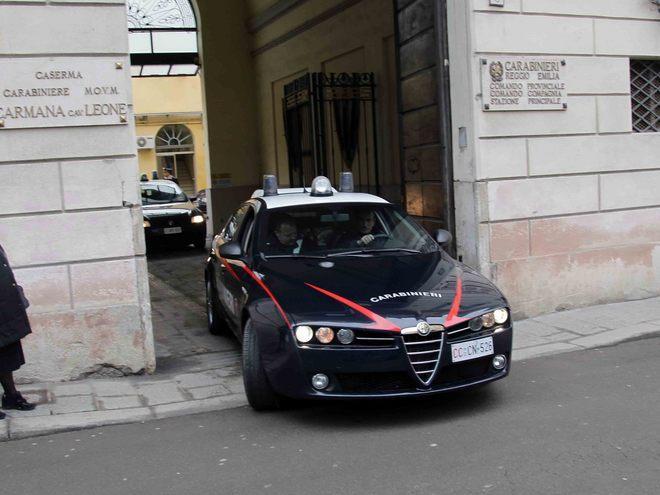 Va con il cellulare nel negozio “sbagliato” 