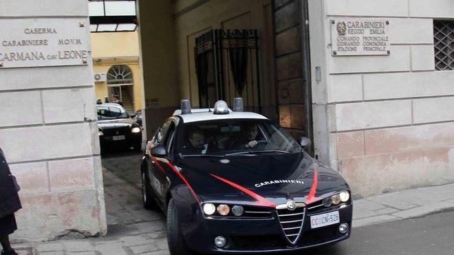 Va con il cellulare nel negozio “sbagliato”