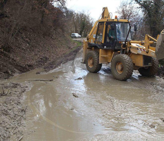 Bomba d’acqua, frane e case isolate 