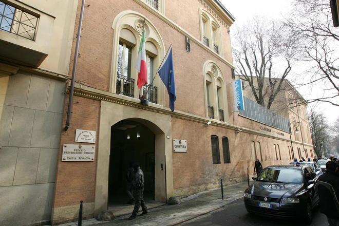 Maxi truffa a un negozio di abbigliamento per 143mila euro 