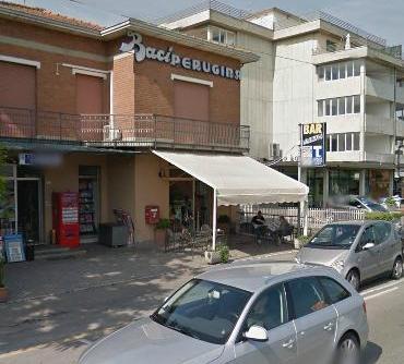 Sventa il furto e viene aggredito 