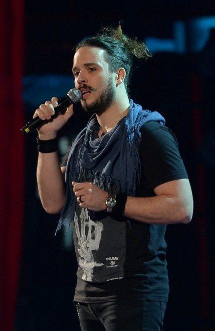 Voli cambia look e supera il knockout fans entusiasti 